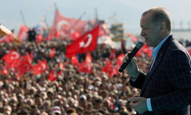 Recep Tayyip Erdoğan versucht im Wahlkampf-Finish eine Aufholjagd.  