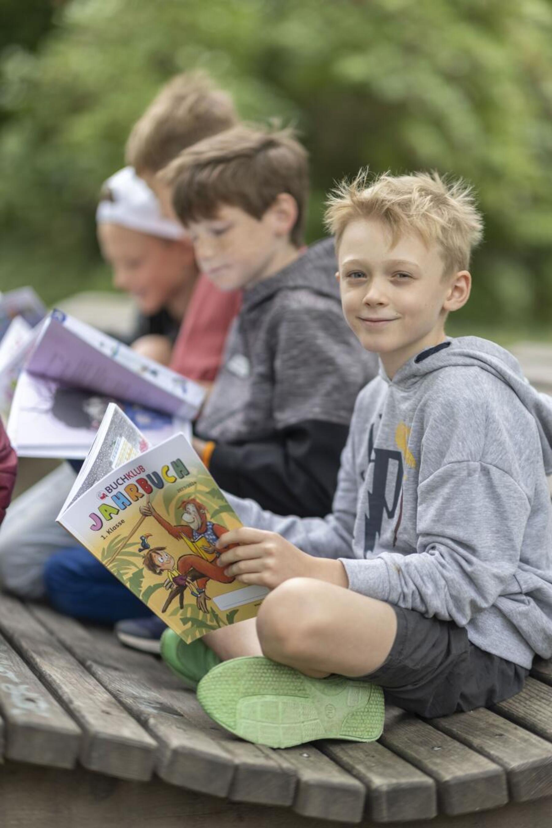 Wenn Bräute fliegen und Eber zaubern: Buchtipps für Viel- und Wenigleser, für Realisten und Fantasten [premium]