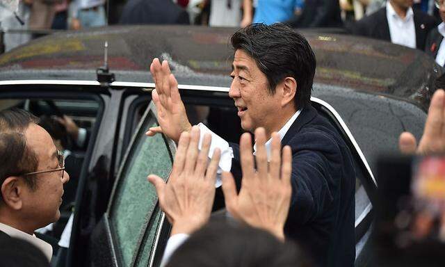 Shinzo Abe hofft auf eine Zweidrittelmehrheit im Oberhaus.
