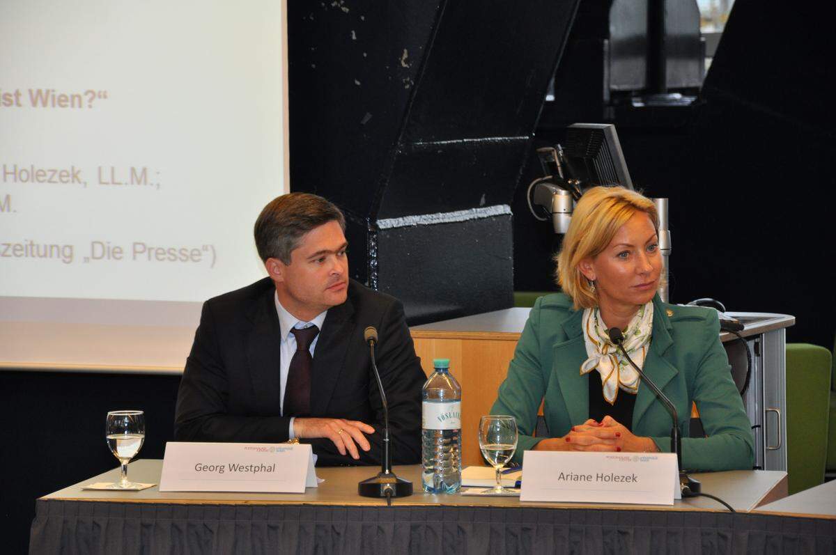 Am Podium waren Georg Westphal (Verbund AG, Leiter Strategisches Personalmanagement, sowie Vizepräsident im Forum Personal des ÖPWZ) und Ariane Holezek(Bundesministerium für Inneres, Leiterin der Abteilung I/7 - EU-Angelegenheiten) sowie...