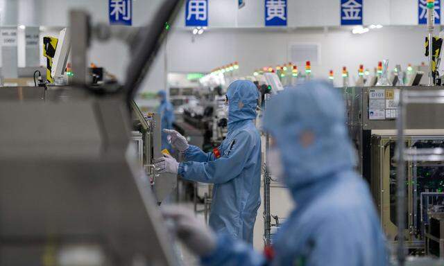Auch China mangelt es an qualifizierten Arbeitskräften für die anspruchsvolle Halbleiterproduktion.