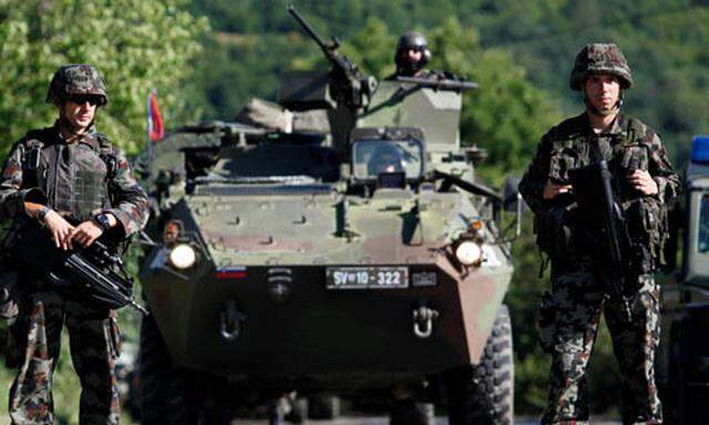 Slowenisch KFOR-Truppen an der serbisch-kosovarischen Grenze