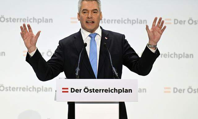 Bundeskanzler Karl Nehammer bei seiner Rede am Freitagnachmittag in Wels.