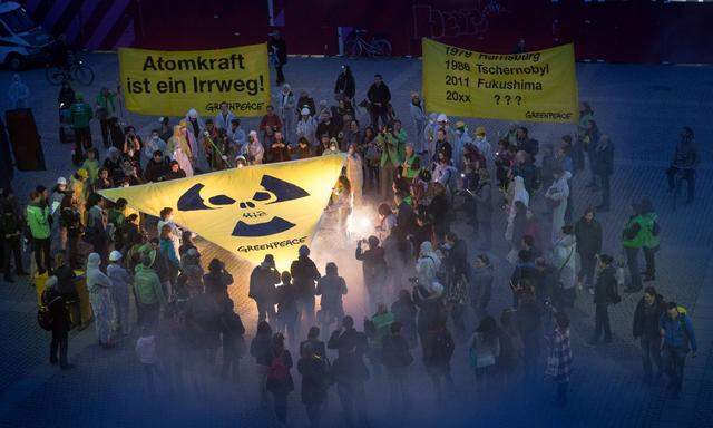 Symbolbild: Greenpeace-Protest gegen Atomenergie