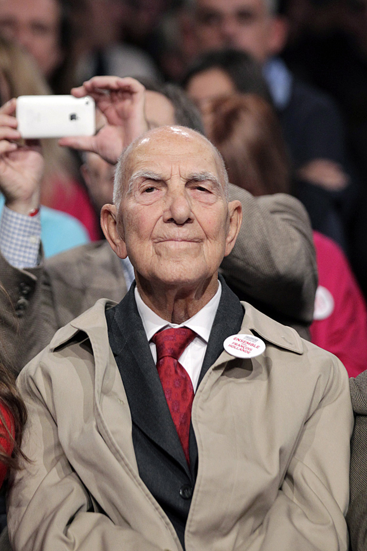 Der 1917 in Berlin geborene Sohn aus einer jüdischen Familie, die später zum Protestantismus konvertierte, war im Alter von acht Jahren nach Frankreich gekommen und hatte 1937 die französische Staatsbürgerschaft angenommen.