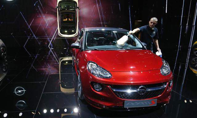 Die „dunkle Periode“ bei Opel sei nun vorbei, sagt PSA-Konzernchef Carlos Tavares.