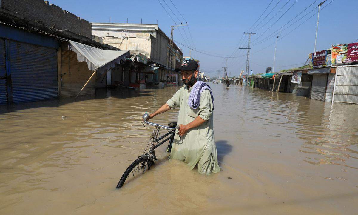 Naturkatastrophen wie Fluten, Dürren und Erdrutsche haben in Pakistan in den vergangenen Jahren zugenommen. Experten schreiben dies dem Klimawandel zu.