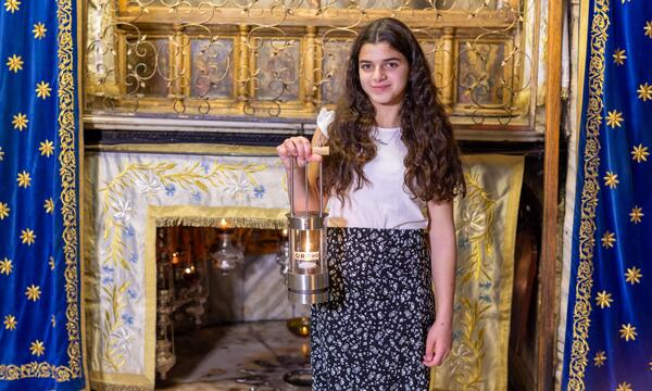 Mit der 12-jährigen Pillar Jarayseh entzündete heuer ein Kind aus Bethlehem das Friedenslicht.