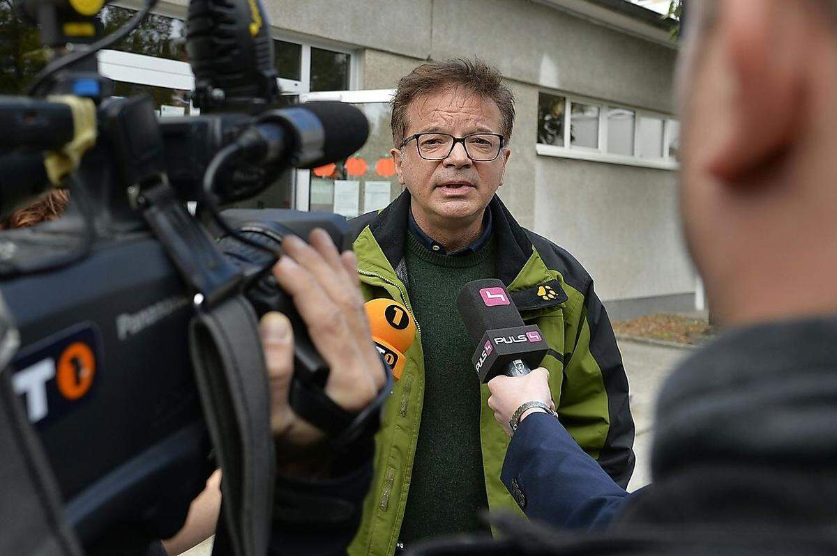 Der grüne Spitzenkandidat Rudi Anschober ortete in der Landtagswahl „die schwierigste Wahl, die ich erlebt habe". Es sei erfreulich, dass es Zuwächse gebe. Dies sei eine Bestätigung dafür, dass die Grünen einen „Kurs der Menschlichkeit gefahren sind."   Gleichzeitig forderte Anschober auch für die Zukunft eine „Allianz der Menschlichkeit und der Vernunft" - bestehend aus ÖVP; SPÖ und Grünen. 