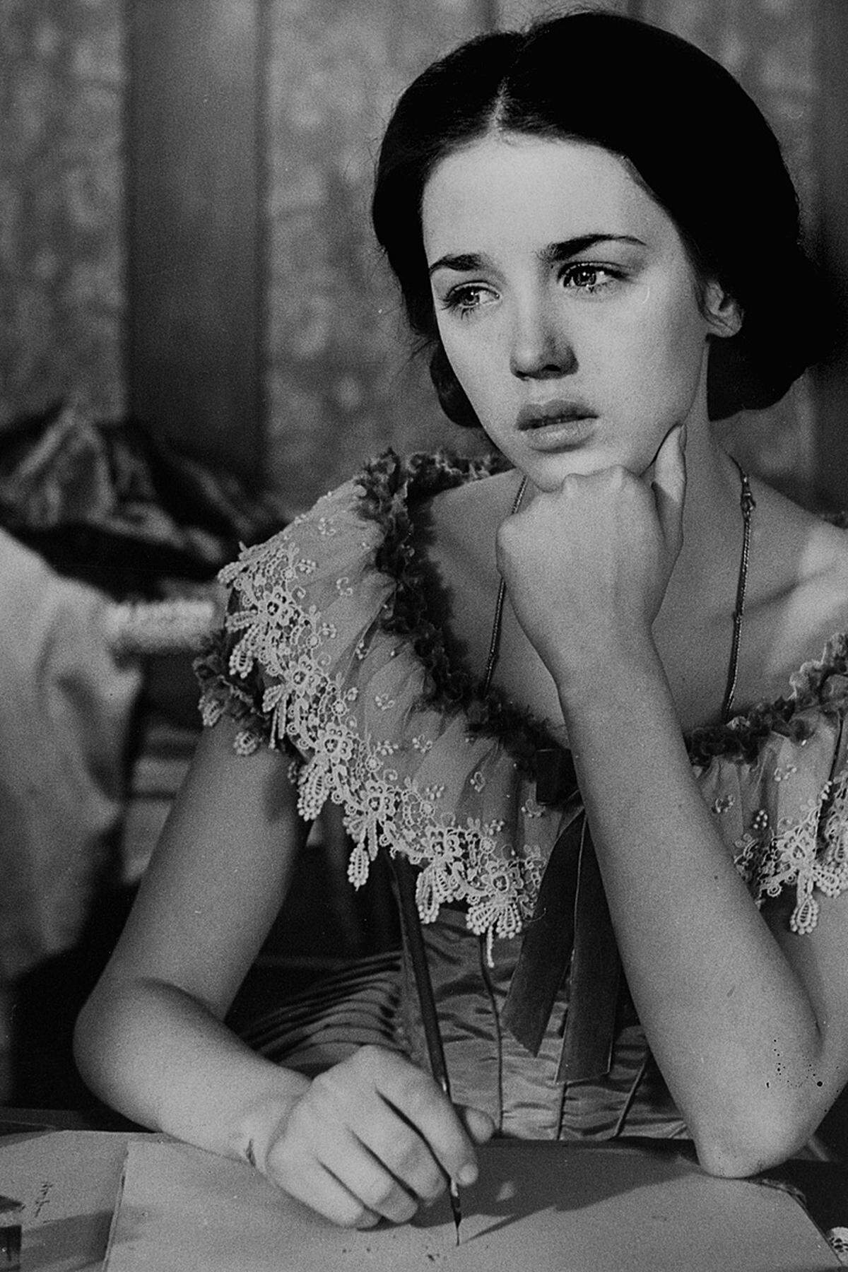 Der Film basiert auf dem Tagebuch der jüngsten Tochter Victor Hugos, gespielt von Isabelle Adjani, die für ihre Darstellung für den Oscar nominiert wurde. Ihre obsessive und unerwiderte Liebe zu einem britischen Offizier macht aus Adele eine Ausgestoßene. Ein leidenschaftliches Drama über eine Amour fou.