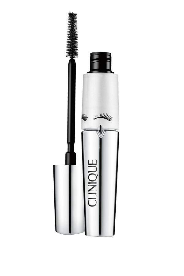 3 in 1. Natürliche, definierte und ausdrucksstarke Wimpern zaubert die Lash Power Flutter-to-Full Mascara von Clinique. Eine Drehbewegung reguliert dabei die Stärken. (28,50 Euro)