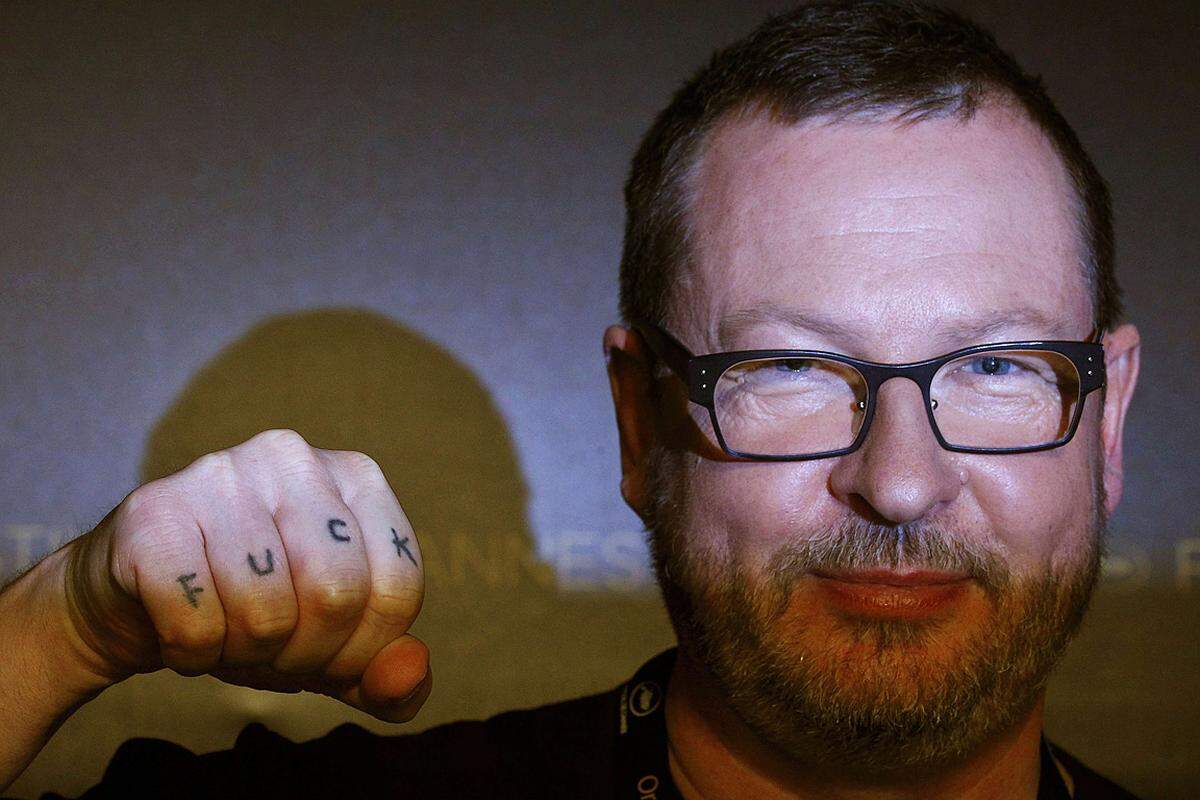 Er gilt als ''Enfant terrible'' des europäischen Films: Regisseur Lars von Trier. Am 30. April 2016 feierte der Däne seinen 60. Geburtstag. Er arbeitet derzeit an einem neuen Film: "The House That Jack Built" werde in diesem Jahr gedreht, kündigte von Trier vor kurzem auf seiner Facebook-Seite an. Der Film soll von einem Massenmörder handeln und aus der Sicht des Täters erzählt werden. Von Triers Filme sorgen immer wieder für Debatten, für den größten Skandal in seinem Leben hat der Regisseur aber selbst mit einer unbedachten Äußerung bei einem Interview gesorgt. 