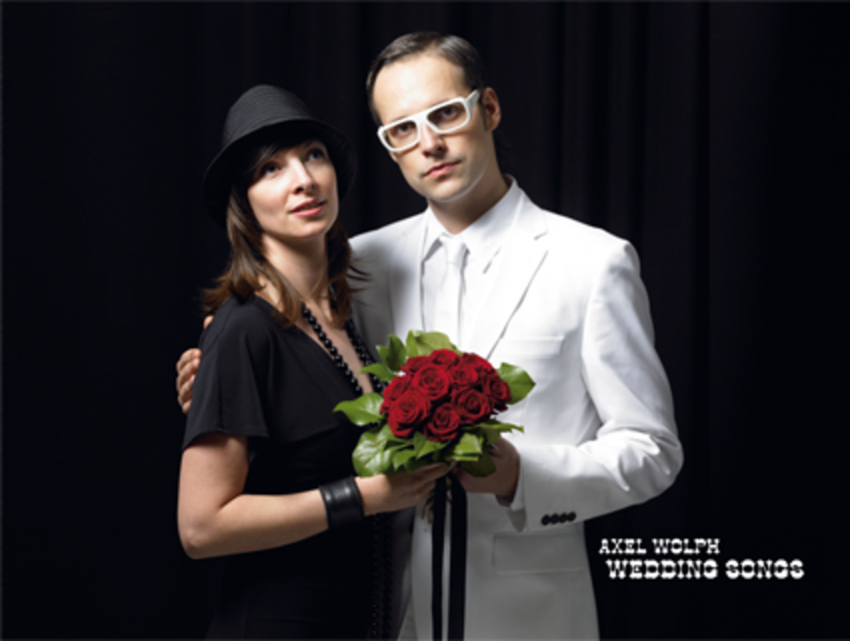 Finden sie folgend nun noch einige Vorschläge abseits vom Mainstream. Beginnen wir unsere musikalische Reise in der Heimat mit einem österreichischen Singer-Songwriter. "In Your Hands"  (Axel Wolph)(Songtext) "I know it's a landing, stop the pretending, it's all in your hands"Hörprobe