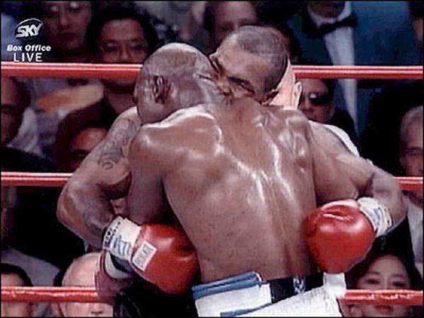 Den Titel verlor er zwei Monate später an Evander Holyfield. Für Aufsehen sorgte Tyson beim Rückkampf am 8. Juni 1997, als er Holyfield ein Stück von dessen Ohr abbiss.