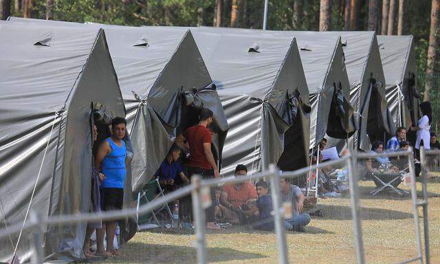 Migranten in der litauischen Grenzstadt Kapciamiestis auf einem Bild vom 18. Juli. 