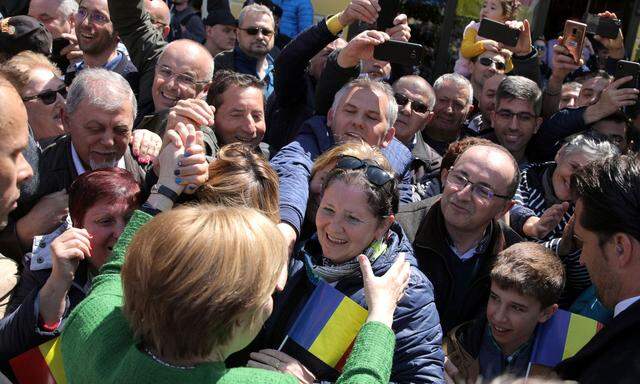 Kanzlerin Merkel wurde in Sibiu (Hermannstadt) vor allem von deutschstämmigen Bürgern begeistert empfangen.