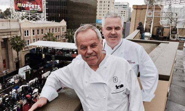 Wolfgang Puck (vorne) und Hannes Tschemernjak am Dach des Dolby Theatre, wo die offizielle Oscar-Afterparty steigt.