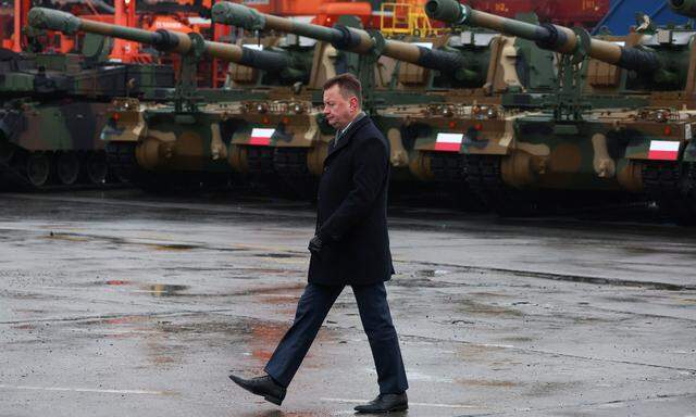 Verteidigungsminister Mariusz Błaszczak inspiziert die Lieferung von K9-Panzerhaubitzen (im Bild) und K2-Panzern aus Südkorea.