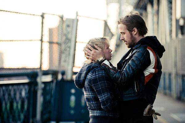 Knapp an einer Oscar-Nominierung vorbeigeschrammt ist Gosling mit dem Drama "Blue Valentine". Er und Michelle Williams leiden als Paar, dessen Liebe langsam verebbt.