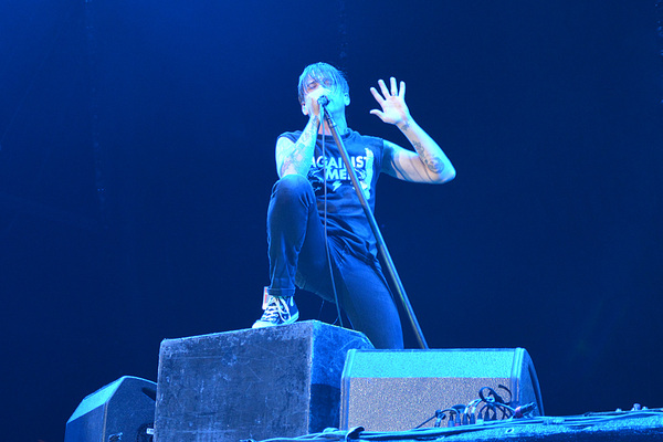 Punkrock-Rumpelstilzchen? Benjamin Kowalewicz, Rampensau aus Leidenschaft. Billy Talents Songs mögen nicht besonders gefinkelt sein, aber sie funktionieren - auch im gigantischen Chor, wie die Band bei "Rusted from the Rain" bewies.