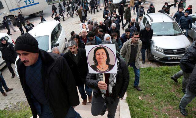 Leyla Güven befindet sich derzeit in der Türkei im Hungerstreik.