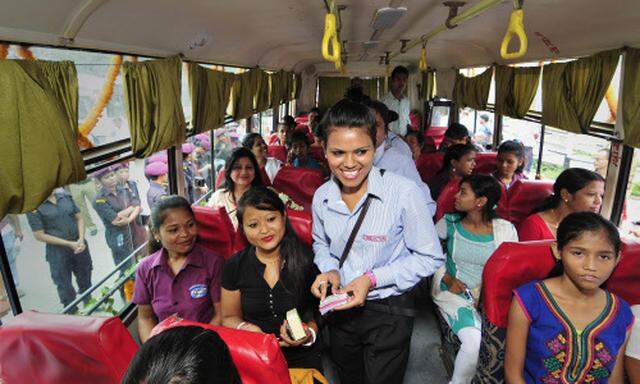 Busse allein für Frauen sollen deren Sicherheit im öffentlichen Verkehr gewährleisten.