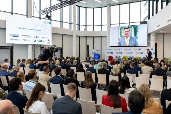 Beim Luftfahrtsymposium der Aviation Industry Austria wurde darüber debattiert, wie Österreich seine internationale Anbindung und technologische Stärke sichern kann.