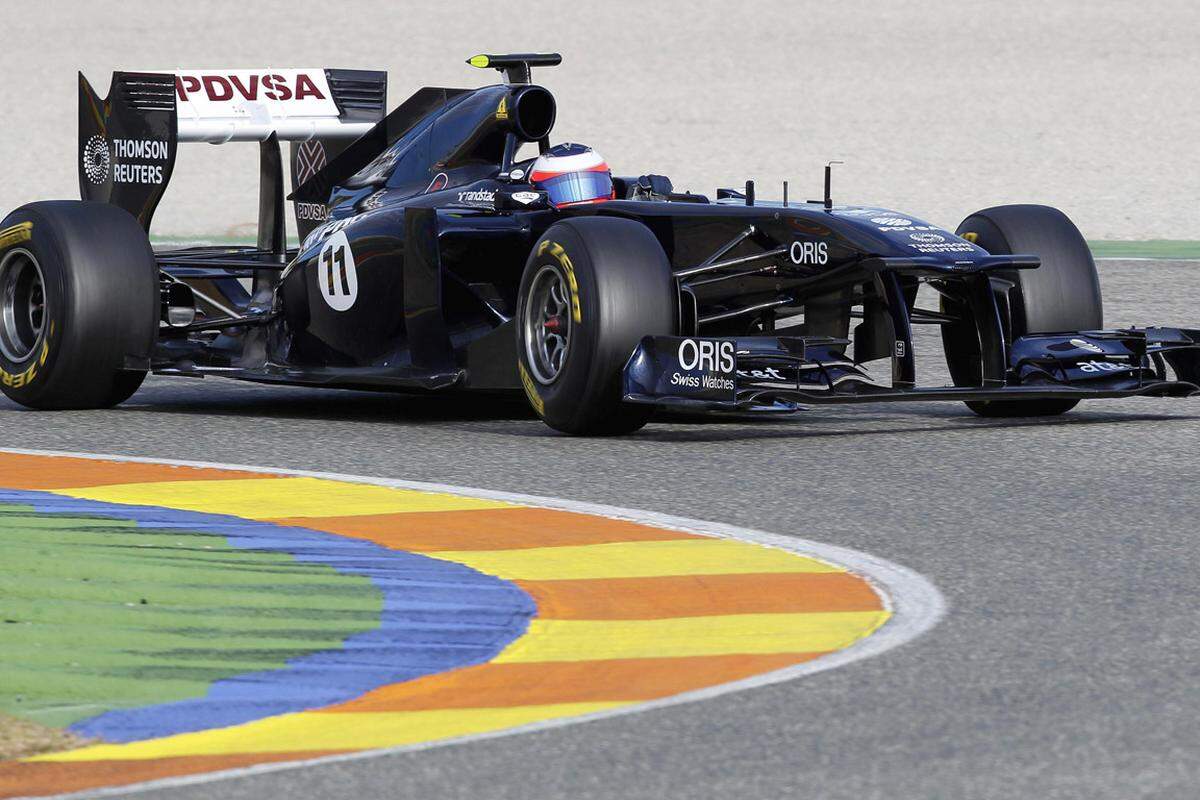 Auch Williams präsentierte in Valencia seinen neuen Formel-1-Boliden der Öffentlichkeit. Der FW33, den der Brasilianer Rubens Barrichello und der Venezolaner Pastor Maldonado (Champion GP2 2010) pilotieren werden, sollte es diesen ermöglichen, wieder in den vorderen Bereich der Startaufstellung zu fahren, wie es Teamchef Frank Williams formulierte.