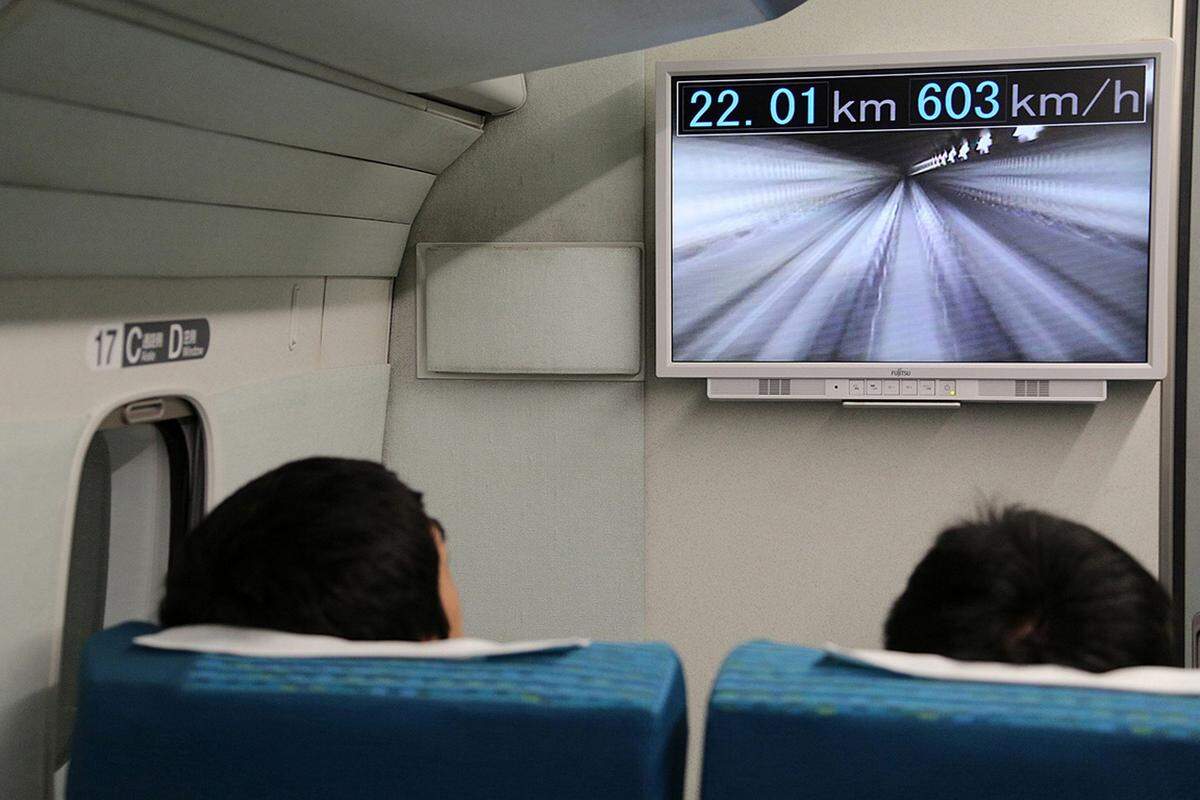 Bei einer Testfahrt erreichte der Zug eine Geschwindigkeit von 603 Kilometern pro Stunde.