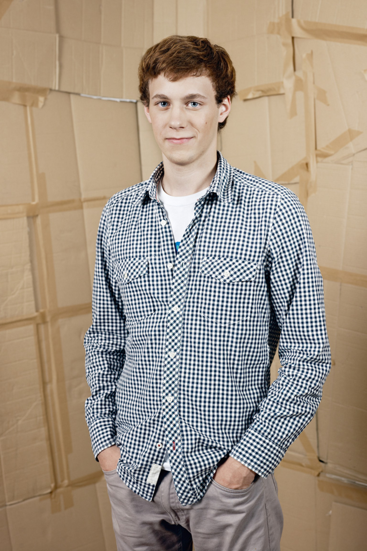 Auch nach Abschluss einer HLA für Umwelt und Wirtschaft ist Raphael ein echter „Greenager“ geblieben. Zurzeit absolviert er seinen Zivildienst beim WWF, und er engagiert sich bei der Jugendumweltplattform Jump. Dort betreut er das Projekt „Hidden Trash“, für das er Müll auf dem Gehsteig, neben der Straße, irgendwo in der Natur fotografiert. Aus den Fotos sollen Freecards werden – und diese wiederum eine pädagogische Wirkung entfalten: „Ich will aufzeigen, dass der Umweltschutz beim Einzelnen beginnt, bei den normalen Menschen, und ihnen auch vermitteln, dass jeder etwas beitragen kann.“