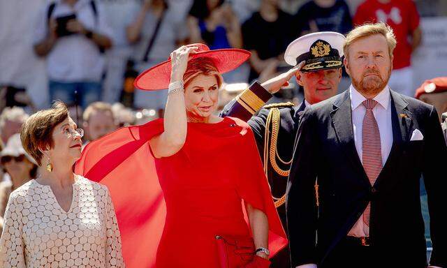 27-06-2022 Oostenrijk Queen Maxima and King Willem-Alexander during the welcome ceremony with Alexander Van der Bellen a