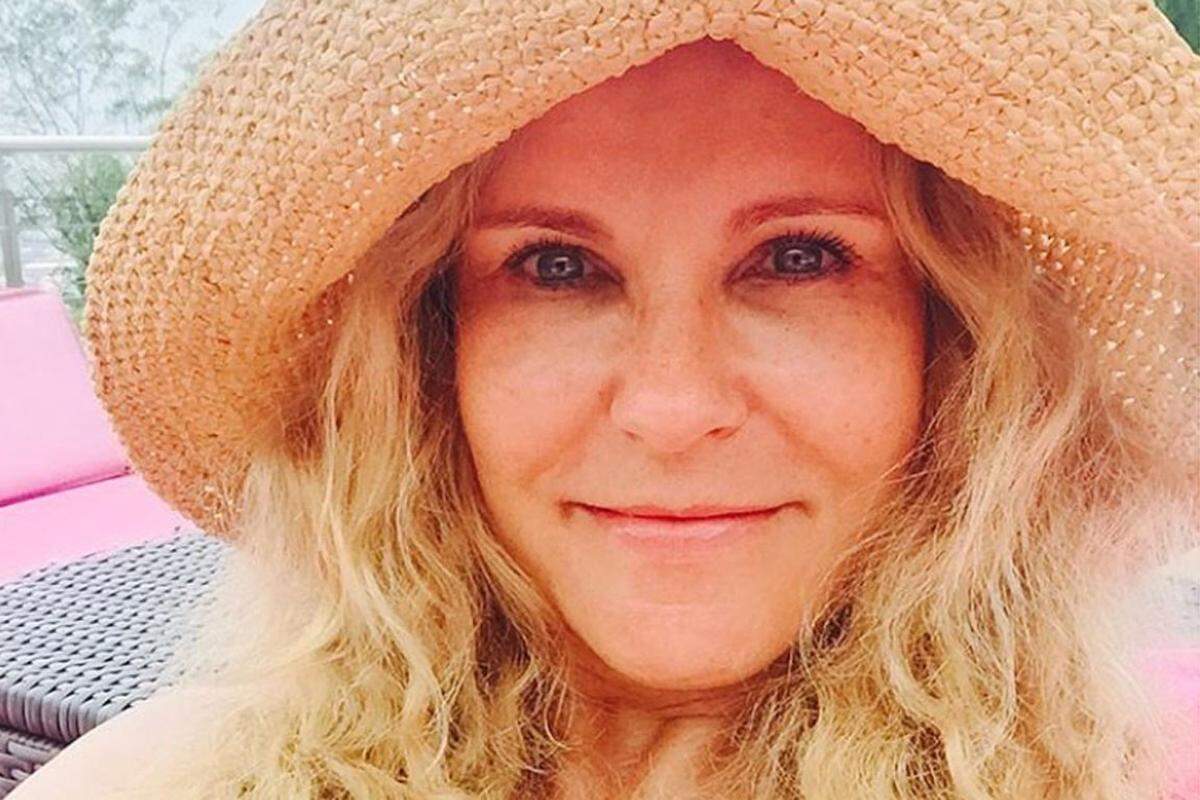 Wie Frauke Ludowig zuvor postete sie auf Instagram ein Foto aus dem Urlaub an der Côte d'Azur, auf dem man sie erst auf den zweiten Blick erkennt. So sieht die 51-jährige "Punkt 12"-Moderatorin in natura aus.