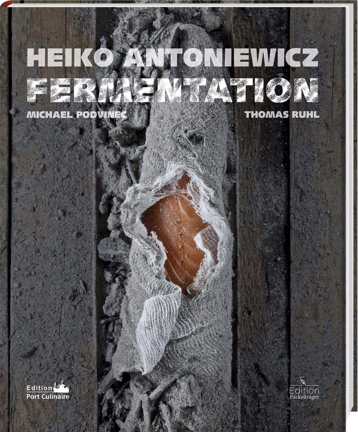 Auch die Kochbuchbranche hat das Fermentieren entdeckt. Dieses Buch ist herausragend: völlig unerwartete und dennoch praktikable Rezepte, die nicht nur bei Fermentiernerds für ungläubiges Staunen und Sofort-Nachkochen-Gelüste sorgen. Heiko Antoniewicz: "Fermentation", Edition Fackelträger, 69 Euro.