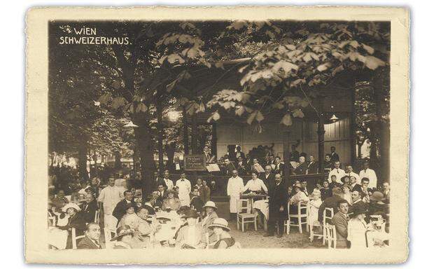 Ein Sonntag im Schweizerhaus im Jahr 1923: Das Orchester Wacek spielte , die fein gekleideten Besucher aßen damals noch keine Stelze.