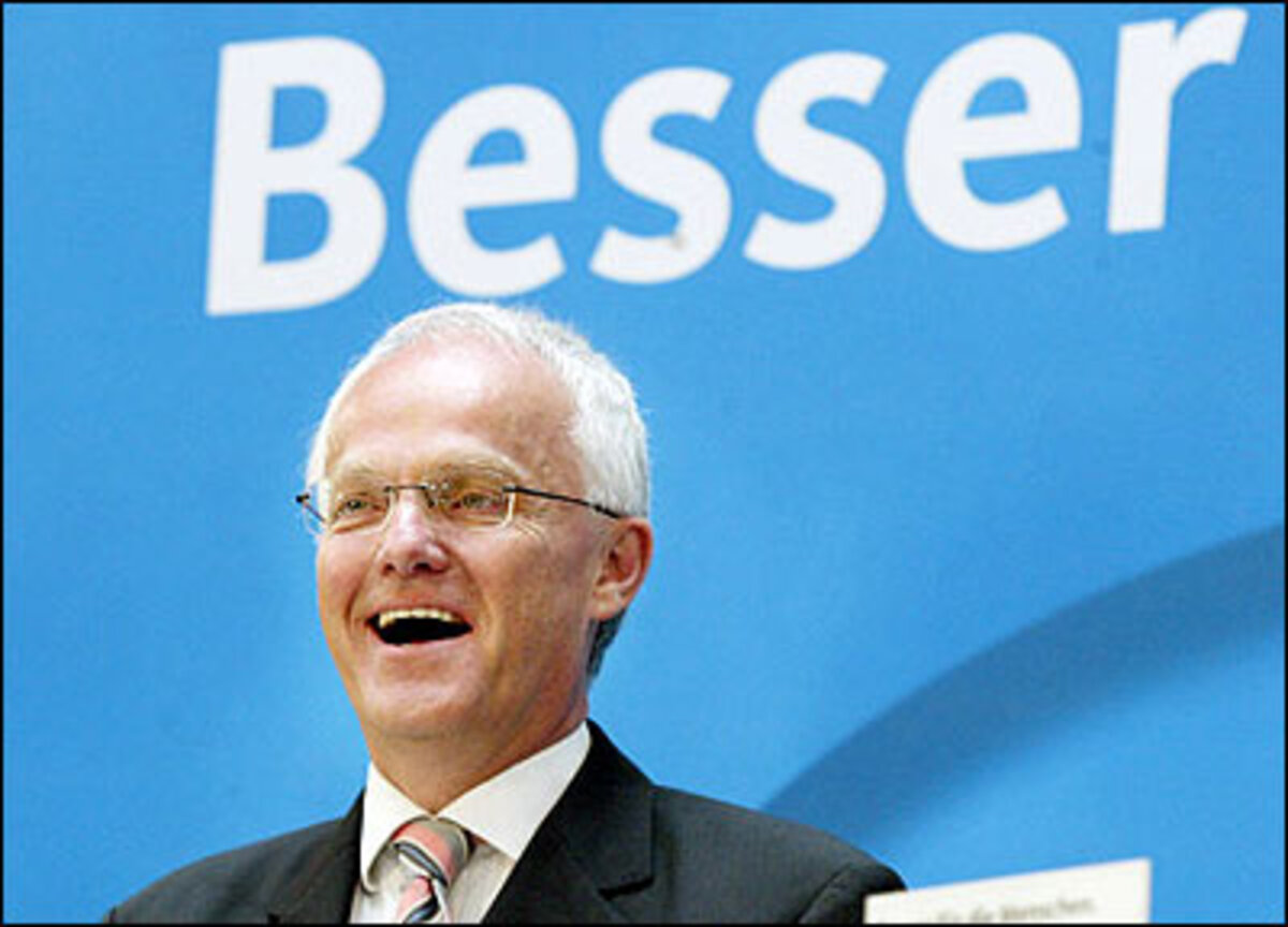 02. August 2006: Wer Parteifreunde hat, braucht offensichtlich keine Freinde mehr. CDU-Vize Jürgen Rüttgers zweifelt an der sozialpolitischen Ausrichtung seiner eigenen Partei und fordert einen Abschied von "Lebenslügen" und eine schärferes soziales Profil.
