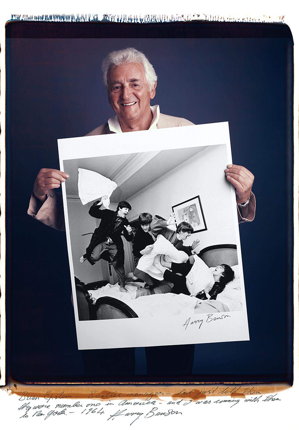 Harry Benson fotografierte die Beatles 1964. "Brian Epstein (Der Manager der Beatles, Anm.) hatte ihnen gerade erzählt, dass sie in Amerika Nummer eins sind", so Benson über das Foto.