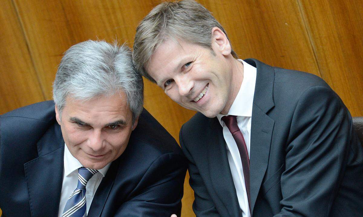 Sein Ruf als politischer Überlebenskünstler war durch mehrere Krisen gewachsen, doch der Druck wurde letztlich zu groß: Im Mai 2016 dankte Werner Faymann als SPÖ-Chef und Bundeskanzler ab - und registrierte sich alsbald im Lobbying- und Interessenvertretungsregister mit dem Tätigkeitsbereich Beratung und Public Affairs. Noch im selben Jahr hob er gemeinsam mit seinem ehemaligen Pressesprecher Matthias Euler-Rolle ein Unternehmen aus der Taufe, der Fokus: die Entwicklung von Immobilienprojekten sowie Öffentlichkeitsarbeit. Seit September 2016 fungiert er zudem als ehrenamtlicher UN-Sonderbeauftragter zur Verhinderung von Jugendarbeitslosigkeit.