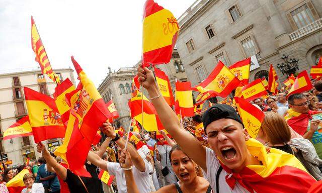 In Barcelona wurde gestern nicht nur für die Unabhängigkeit, sondern auch für die Einigkeit Spaniens demonstriert. 