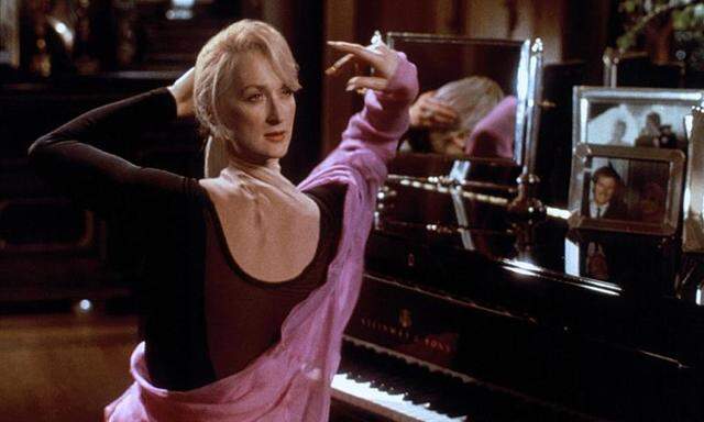 Auch unsterbliche Körper sind verletzbar: Meryl Streep in der Groteske „Der Tod steht ihr gut“.