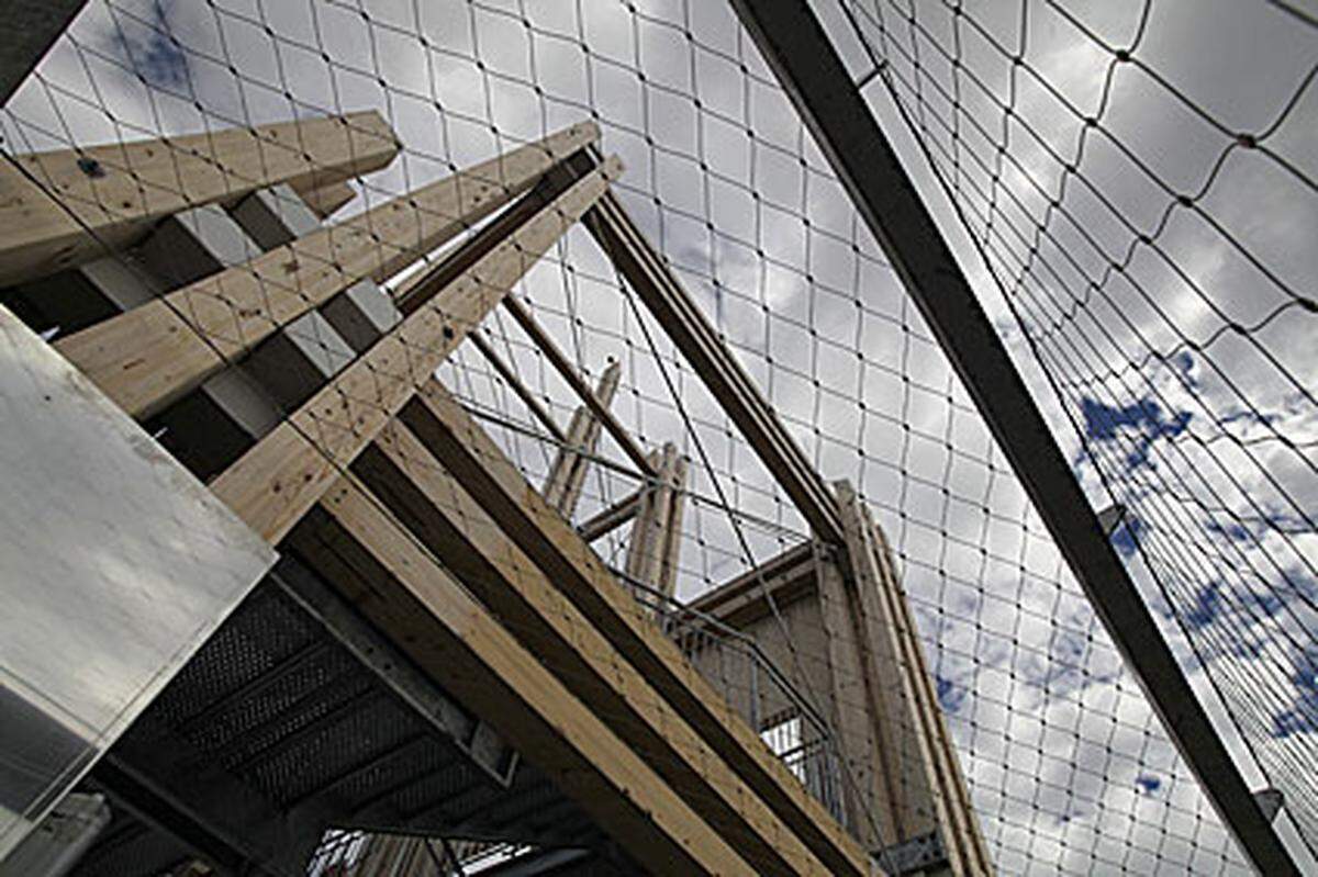 Mit Superlativen schmückt sich auch das "Bahnorama", ein Gemeinschaftsprojekt von Stadt und ÖBB. Mit insgesamt 66,72 Metern ist es laut den Betreibern der höchste begehbare Holzturm Europas.