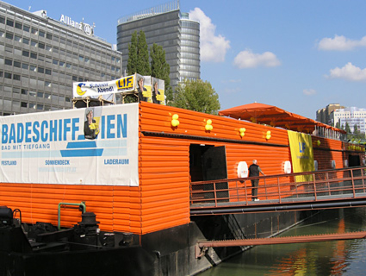 Das Liberale Forum lud am Badeschiff am Wiener Donaukanal zu seiner Wahlparty. Hier sollte der Wiedereinzug ins Parlament gefeiert werden.Bilder und Text von PETER HUBER