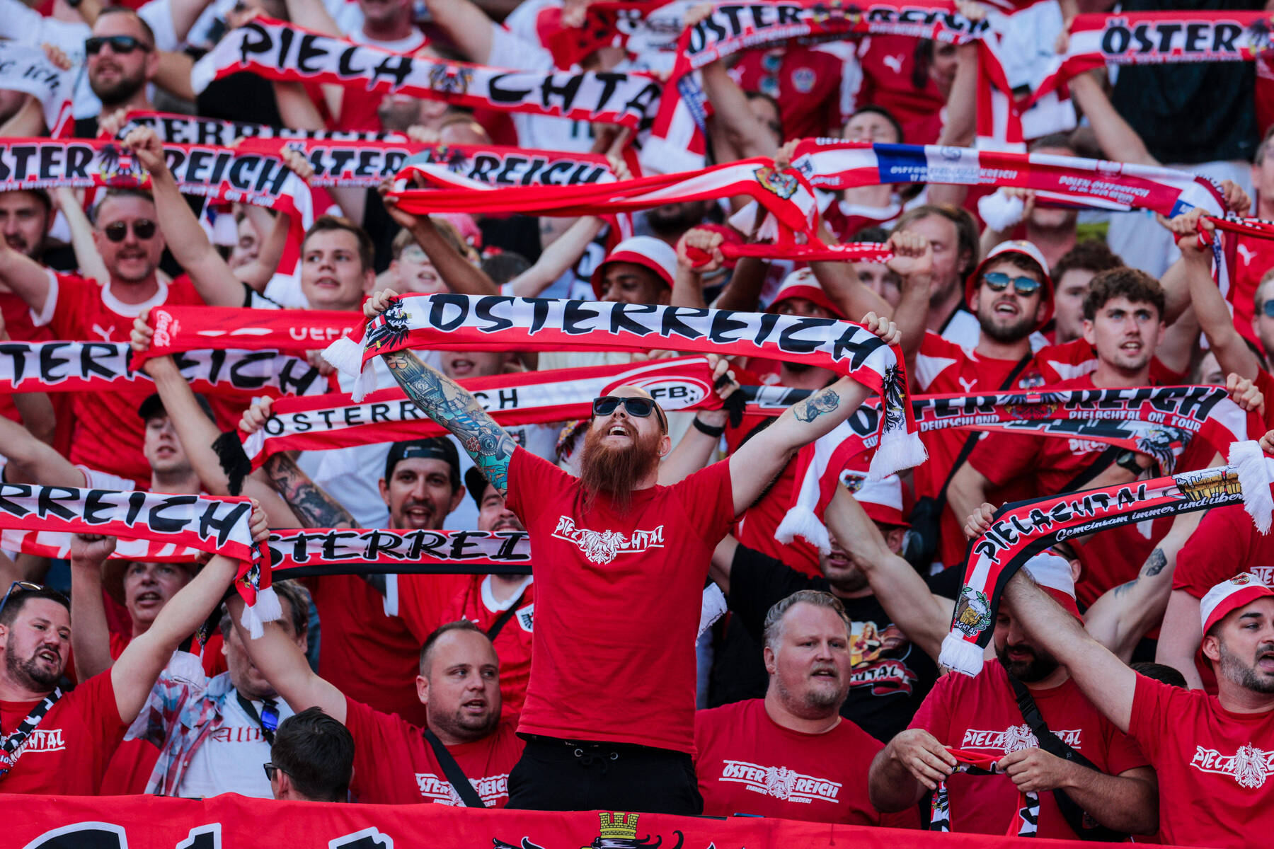 „You‘ll Never Walk Alone“: Fußball, eine moderne Religion?  