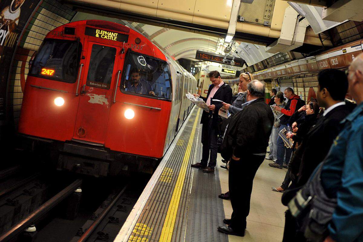 Die "London Underground" hat eine wechselhafte Geschichte hinter sich. Züge unter der Erde? Noch kurz vor der Eröffnung urteilte die Zeitung "The Times", die ganze Idee sei "eine Beleidigung des gesunden Menschenverstandes".