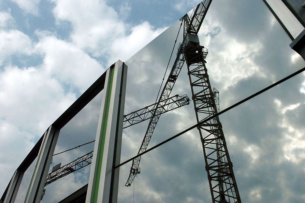 Zeitplan für den 28. August 12:30 – 13:15: Begrüßung und Einleitung 13:15 – 14:00: Gemeinsame Lösungsentwicklung: Prozesseinführung 14:30 – 16:00: Was soll, was bewirkt Raumordnung? 16:00 – 17:00: Gemeinsame Lösungsentwicklung: Perspektiven der Raumplanung 17:00 - 17:30: Intermezzo 18:00 – 19:30: Was soll, was kann der Finanzaugleich?  Zeitplan für 4. September   9:00–9:30: Forum Wohn-Bau-Politik: Input9:30–10:15: Gemeinsame Lösungsentwicklung: Perspektiven des Finanzausgleichs10:15–11:00: Intermezzo 11:30–13:00: Was will, was bewirkt die Regionalförderung der EU? 14:30–16:00: Gemeinsame Lösungsentwicklung: Ergebnisszusammenführung 16:30 - 17:15: Fäden verknüpfen17:15 - 17:45: Ausblick und Ideensammlung für 201617:45 - 18:00: Schlussworte von Caspar Einem  >>> zum Detailprogramm