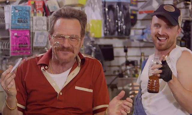 Bryan Cranston und Aaron Paul in ''Barely Legal Pawn''