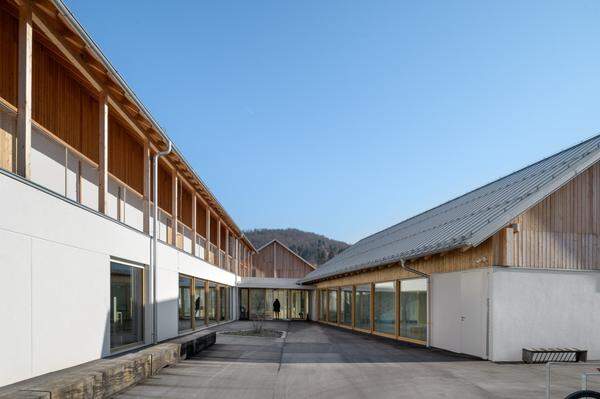 Nicht-Wohnbau: Kindergarten in Bohinjska Bistrica (Litauen), Architektur: Ana Jerman, Janja Šušnjar (ARREA); Sofía Romeo Gurrea-Nozaleda, Miguel Sotos Fernández-Zúñiga (KAL A)