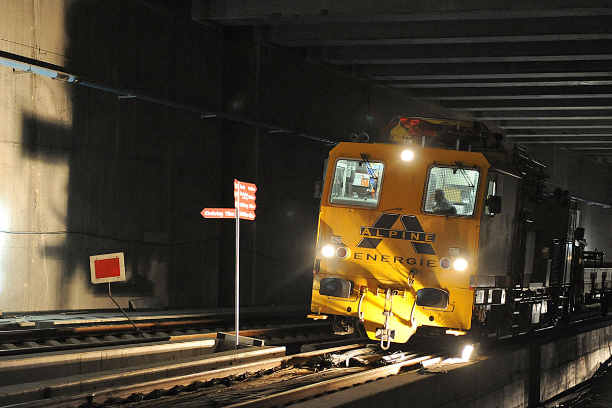 Für Zugreisende ergeben sich damit auch kürzere Fahrzeiten. So benötigt man dann etwa für die Fahrt Wien - St. Pölten nur mehr 25 Minuten ab dem Hauptbahnhof statt derzeit 45 Minuten ab Westbahnhof.