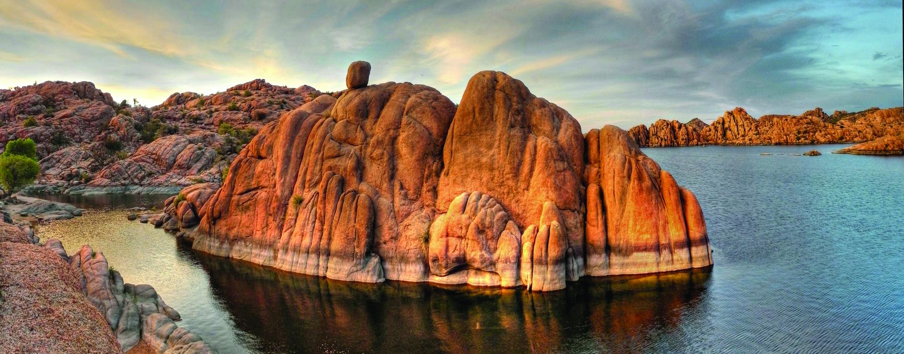 Am Watson Lake in Prescott kann man stundenlang im Kajak durch die Felsformationen paddeln.