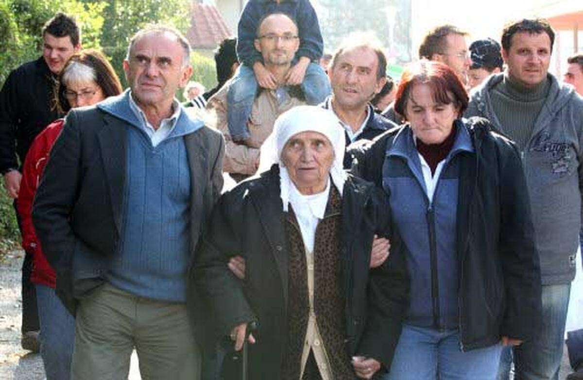 Auch die Großmutter von Arigona Zogaj war bei der Kundgebung anwesend.