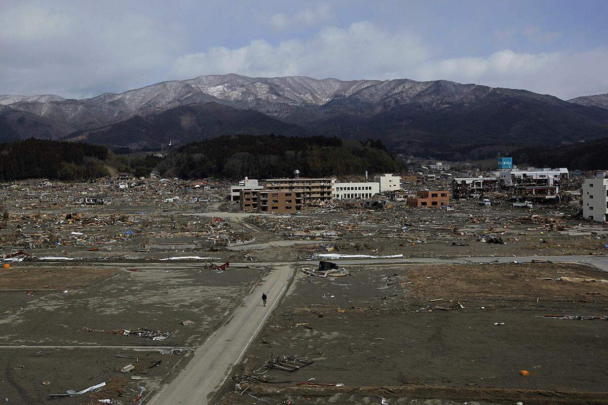 Mittwoch (23. März): Ein Blick auf die zerstörte Stadt Rikuzentakata.